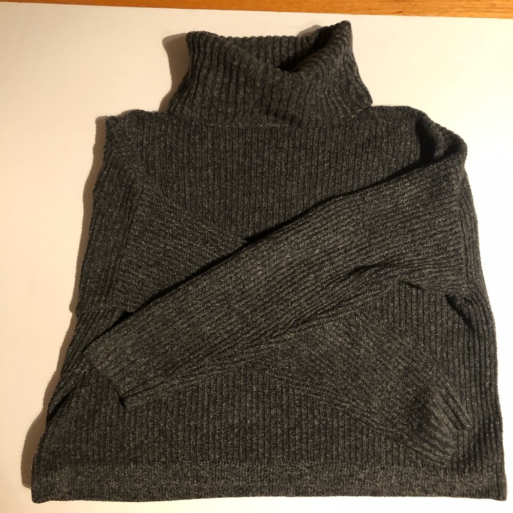 Gray cropped turtleneck sweater